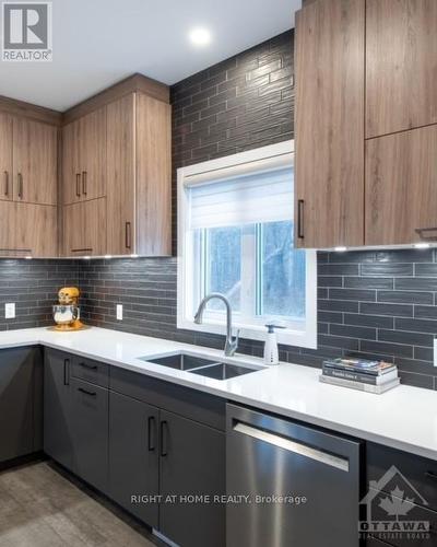 640 Cobalt Street, Clarence-Rockland, ON - Indoor Photo Showing Kitchen With Double Sink With Upgraded Kitchen