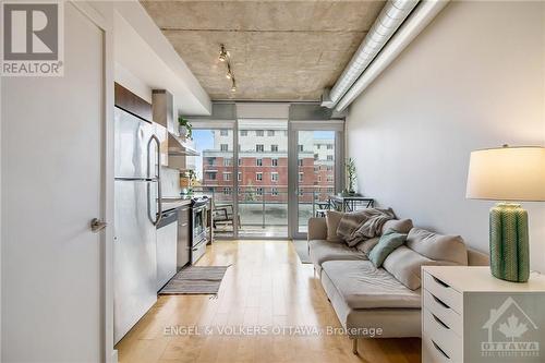 641 - 340 Mcleod Street, Ottawa, ON - Indoor Photo Showing Living Room