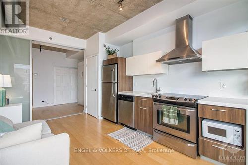 641 - 340 Mcleod Street, Ottawa, ON - Indoor Photo Showing Kitchen With Stainless Steel Kitchen