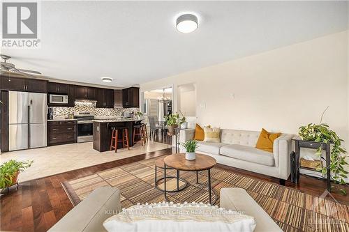 311 Gallantry Way, Ottawa, ON - Indoor Photo Showing Living Room