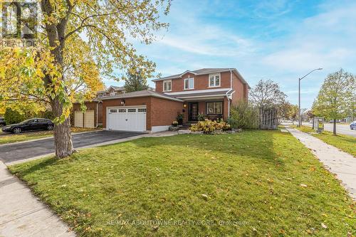 467 Hedgerow Lane, Oakville, ON - Outdoor With Facade