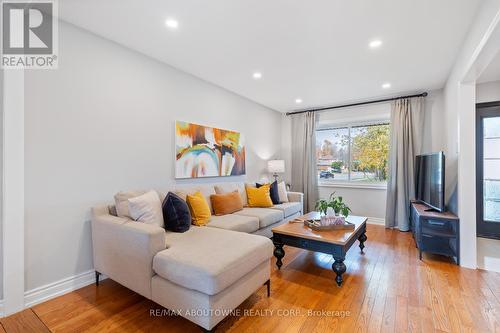 467 Hedgerow Lane, Oakville, ON - Indoor Photo Showing Living Room