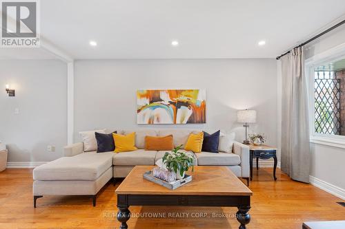 467 Hedgerow Lane, Oakville, ON - Indoor Photo Showing Living Room