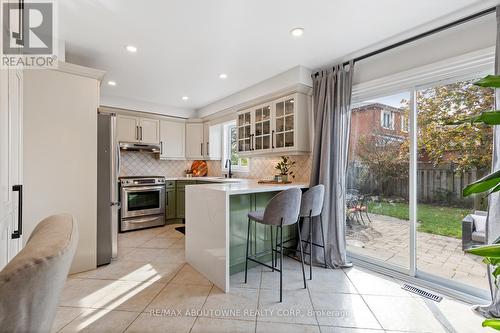 467 Hedgerow Lane, Oakville, ON - Indoor Photo Showing Kitchen