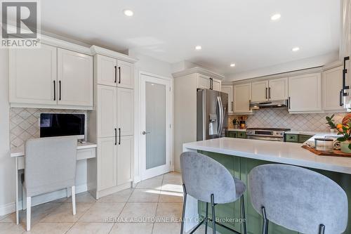 467 Hedgerow Lane, Oakville, ON - Indoor Photo Showing Kitchen With Stainless Steel Kitchen