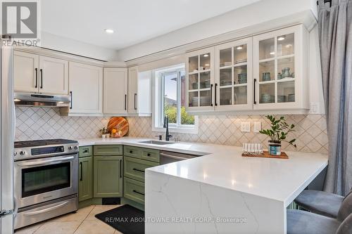 467 Hedgerow Lane, Oakville, ON - Indoor Photo Showing Kitchen With Stainless Steel Kitchen With Upgraded Kitchen