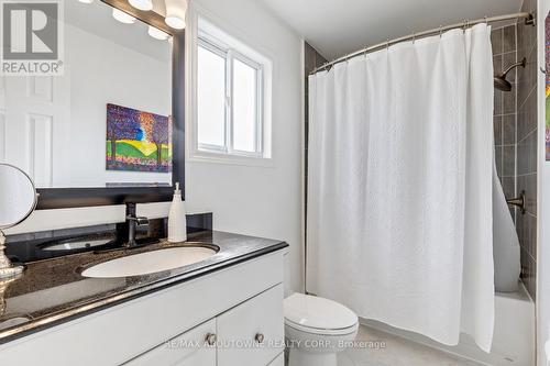 467 Hedgerow Lane, Oakville, ON - Indoor Photo Showing Bathroom