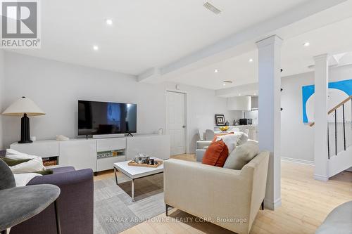 467 Hedgerow Lane, Oakville, ON - Indoor Photo Showing Living Room