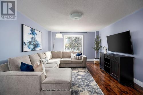 98 River Glen Boulevard, Oakville, ON - Indoor Photo Showing Living Room