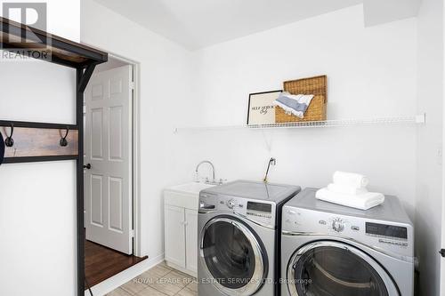 98 River Glen Boulevard, Oakville, ON - Indoor Photo Showing Laundry Room