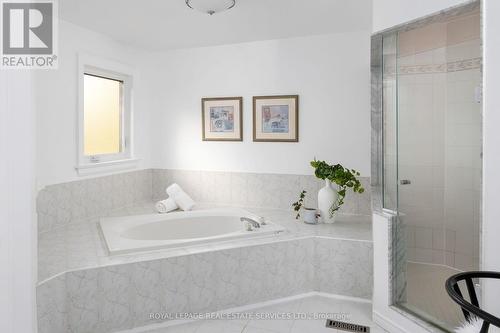 98 River Glen Boulevard, Oakville, ON - Indoor Photo Showing Bathroom