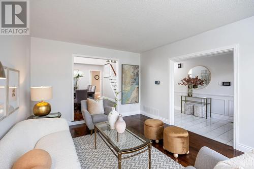 98 River Glen Boulevard, Oakville, ON - Indoor Photo Showing Living Room