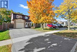 526 KAREN PARK CRESCENT  Mississauga, ON L5A 3C6