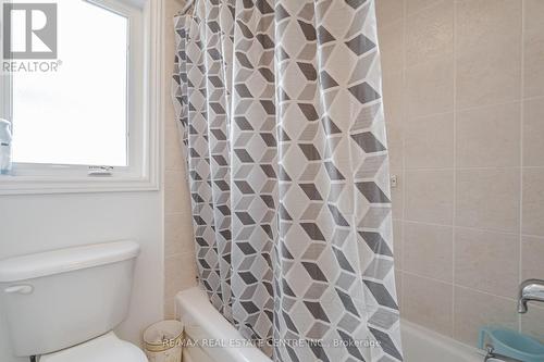 7 Prince Edward Boulevard, Brampton, ON - Indoor Photo Showing Bathroom