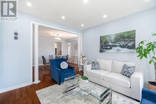 7 Prince Edward Boulevard, Brampton, ON - Indoor Photo Showing Living Room