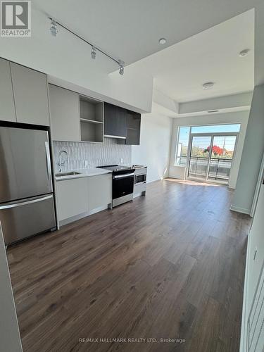 215 - 395 Dundas Street, Oakville, ON - Indoor Photo Showing Kitchen