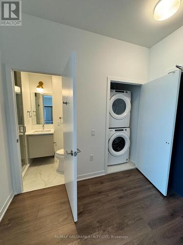 215 - 395 Dundas Street, Oakville, ON - Indoor Photo Showing Laundry Room