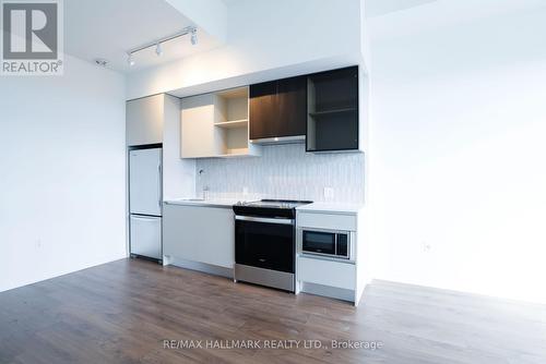 215 - 395 Dundas Street, Oakville, ON - Indoor Photo Showing Kitchen