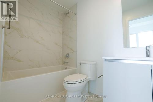 215 - 395 Dundas Street, Oakville, ON - Indoor Photo Showing Bathroom