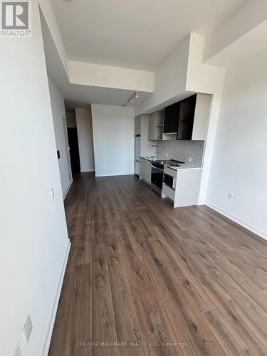 215 - 395 Dundas Street, Oakville, ON - Indoor Photo Showing Kitchen