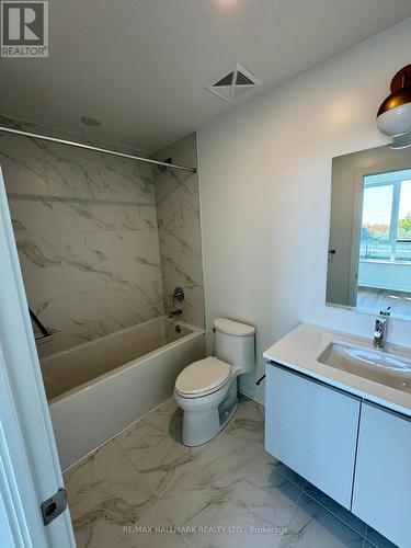 215 - 395 Dundas Street, Oakville, ON - Indoor Photo Showing Bathroom