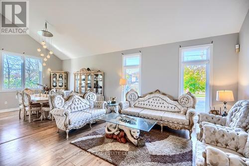 79 Gatestone Drive, Hamilton, ON - Indoor Photo Showing Living Room