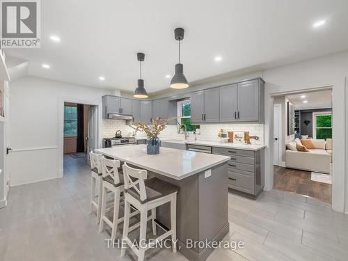 1349 Queen Street, Waterloo, ON - Indoor Photo Showing Kitchen With Upgraded Kitchen