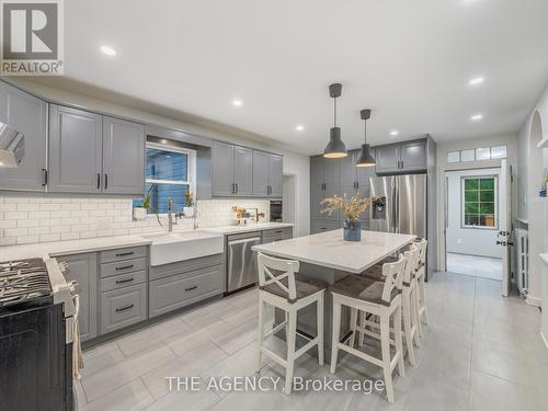 1349 Queen Street, Waterloo, ON - Indoor Photo Showing Kitchen With Upgraded Kitchen