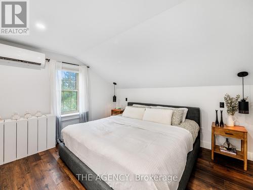 1349 Queen Street, Waterloo, ON - Indoor Photo Showing Bedroom