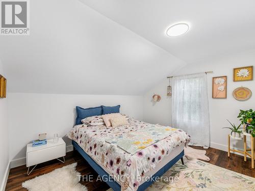 1349 Queen Street, Waterloo, ON - Indoor Photo Showing Bedroom