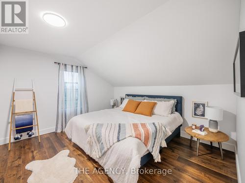 1349 Queen Street, Waterloo, ON - Indoor Photo Showing Bedroom