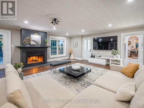 1349 Queen Street, Waterloo, ON - Indoor Photo Showing Living Room With Fireplace