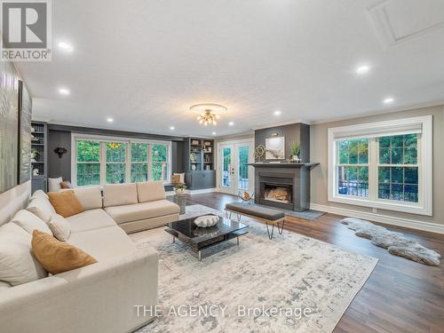 1349 Queen Street, Waterloo, ON - Indoor Photo Showing Living Room With Fireplace