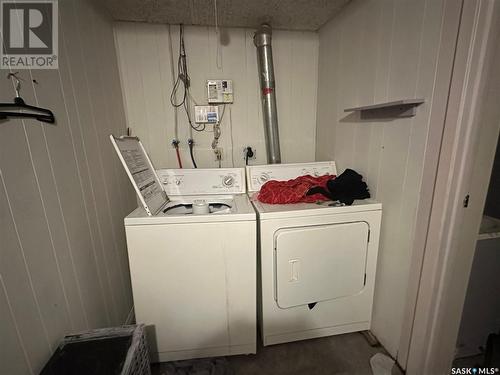 1937 14Th Street W, Prince Albert, SK - Indoor Photo Showing Laundry Room