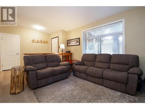 1442 Illecillewaet Road Unit# 5, Revelstoke, BC - Indoor Photo Showing Living Room