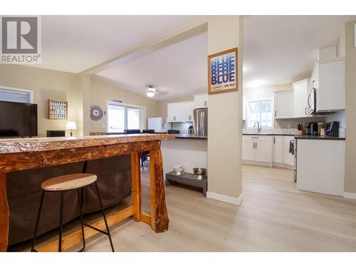 1442 Illecillewaet Road Unit# 5, Revelstoke, BC - Indoor Photo Showing Kitchen