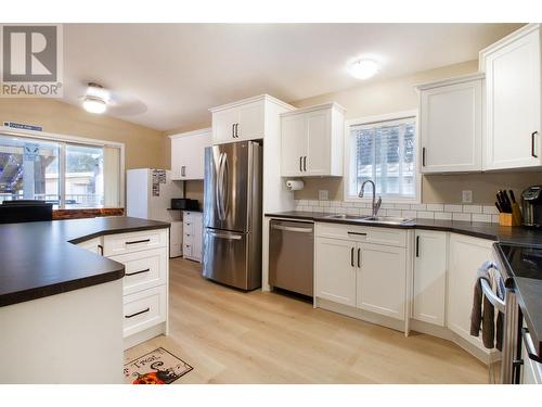 1442 Illecillewaet Road Unit# 5, Revelstoke, BC - Indoor Photo Showing Kitchen With Double Sink