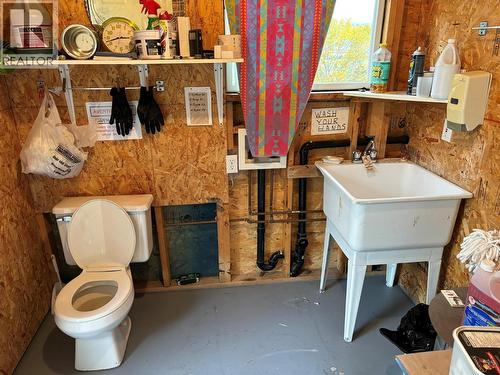 Wash House - 3423 3A Highway, Creston, BC 