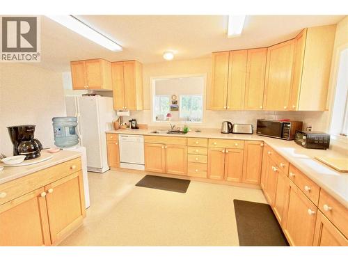 Kitchen - 3423 3A Highway, Creston, BC 