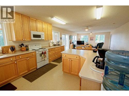 Kitchen - 3423 3A Highway, Creston, BC 