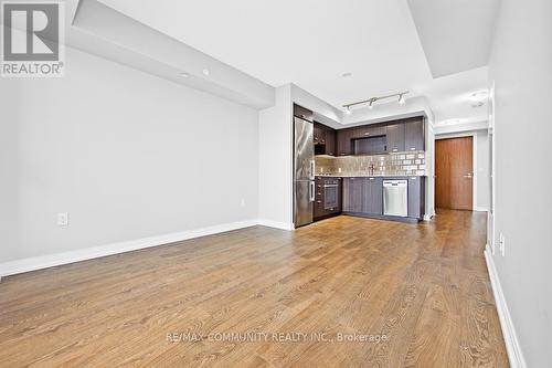 1724 - 275 Village Green Square, Toronto, ON - Indoor Photo Showing Kitchen