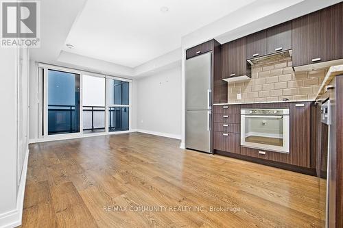 1724 - 275 Village Green Square, Toronto, ON - Indoor Photo Showing Kitchen