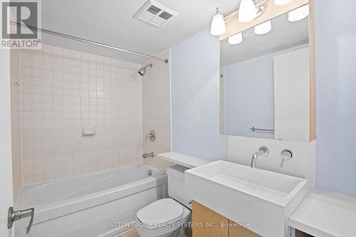 1008 - 11 Brunel Court, Toronto, ON - Indoor Photo Showing Bathroom