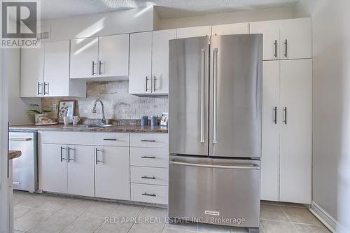 407 - 1210 Radom Street, Pickering, ON - Indoor Photo Showing Kitchen