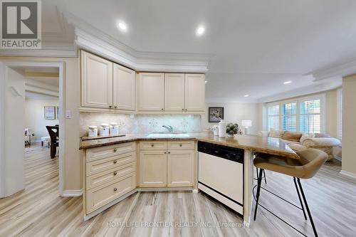 25 Karl Court, Vaughan, ON - Indoor Photo Showing Kitchen