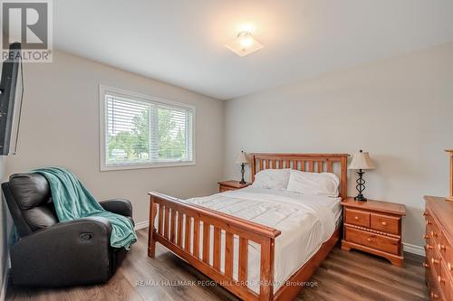 21 Keyzer Drive, Oro-Medonte, ON - Indoor Photo Showing Bedroom