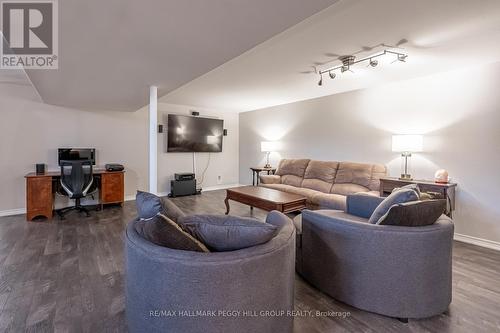 21 Keyzer Drive, Oro-Medonte, ON - Indoor Photo Showing Living Room