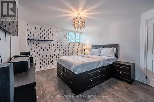 21 Keyzer Drive, Oro-Medonte, ON - Indoor Photo Showing Bedroom