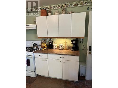 225 Pine Street, Chase, BC - Indoor Photo Showing Kitchen