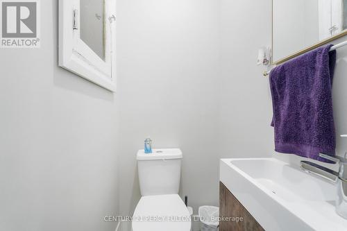 55 Francis Street, Hamilton, ON - Indoor Photo Showing Bathroom